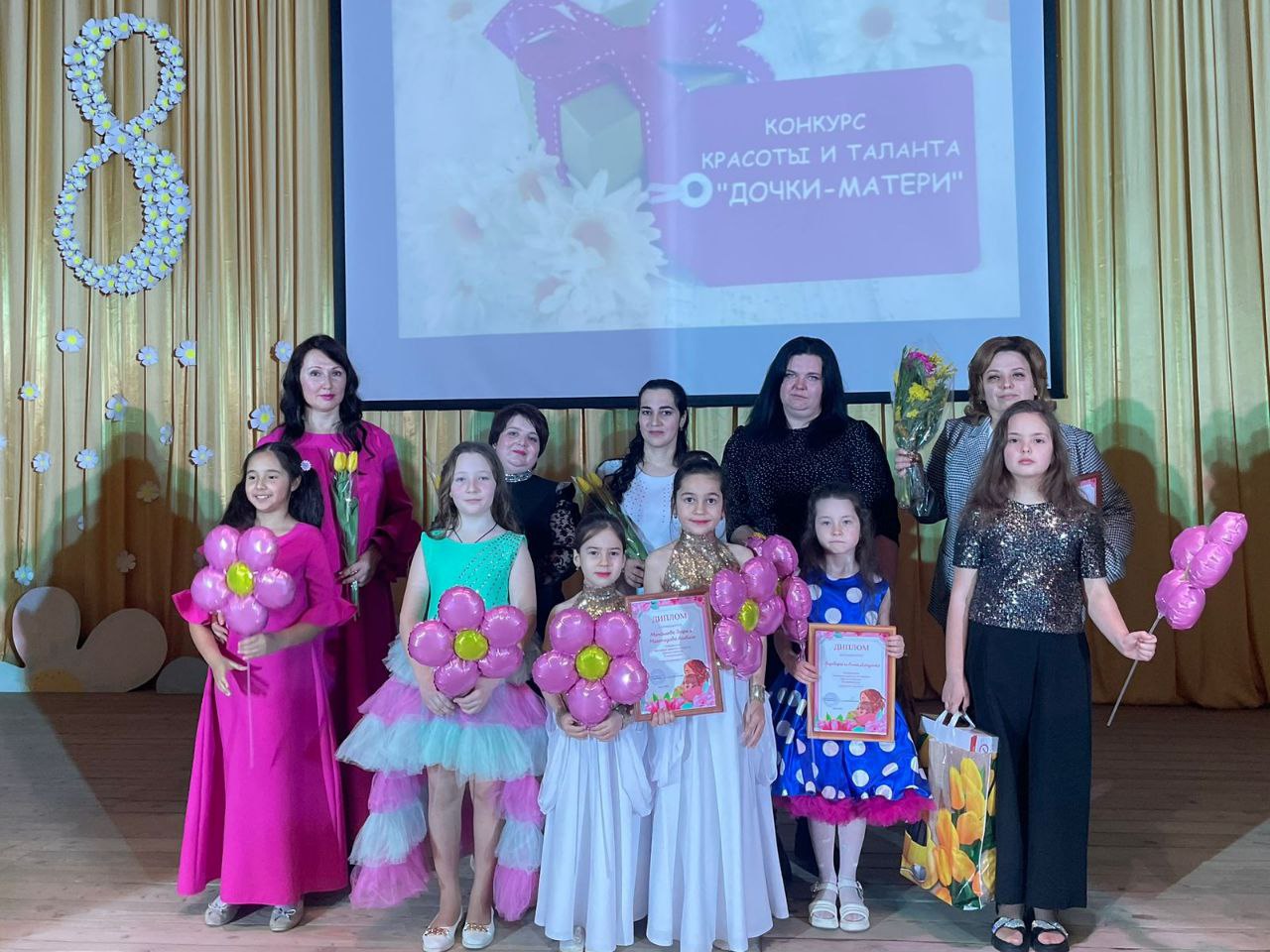 В Гофицком состоялся конкурс красоты и таланта «Дочки-матери».
