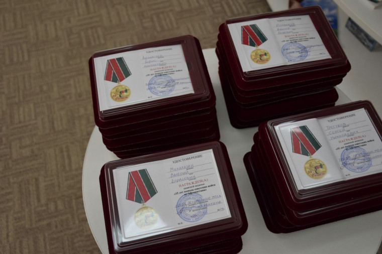 Воинам-интернационалистам вручили памятные медали «35 лет вывода советских войск из Афганистана».