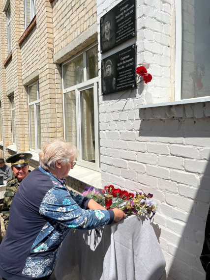 В Дон-Балке установили памятные мемориальные доски ребятам, погибшим в зоне СВО.